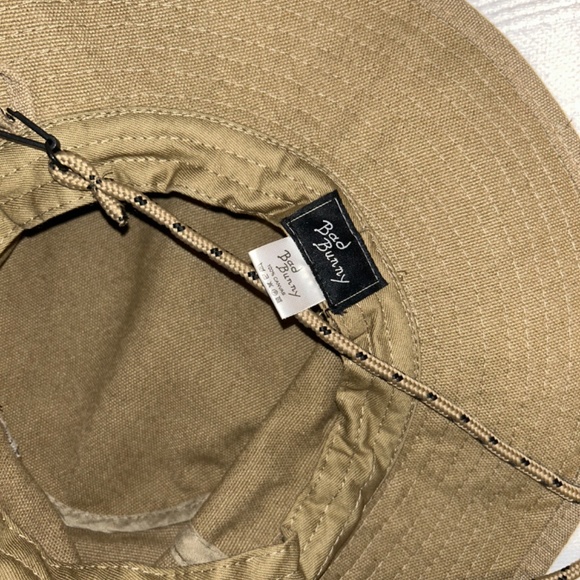 Bad bunny un verano sin to hat - Picture 2 of 3